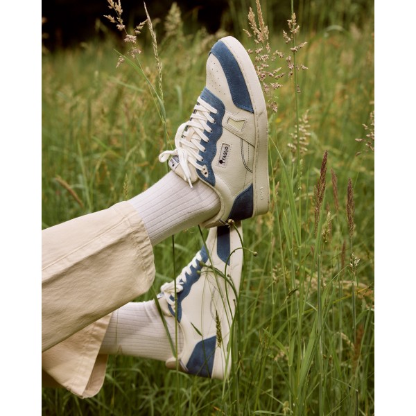 BASKETS BASSES EN CUIR BLEU CIEL...