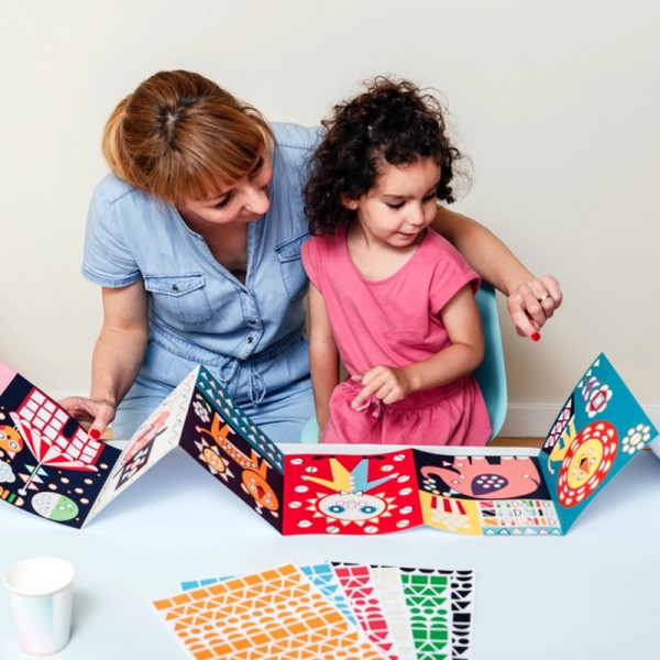 POSTER CRÉATIF + 750 STICKERS CIRQUE