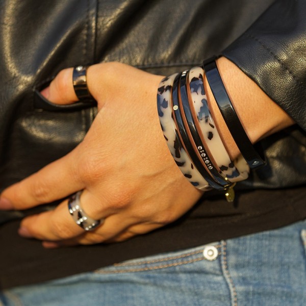 BRACELET EN ACETATE NOIR MOUCHETE IVOIRE