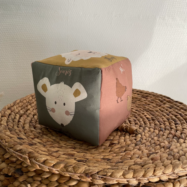 CUBE D'EVEIL ANIMAUX DE LA FERME-...