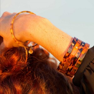 BRACELET LARGE EN ACETATE ENCRE MARRON - BIJOUX KOCHER - LE MOUTON A 3 PATTES - 1 2