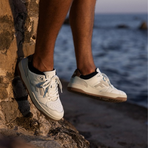 BASKETS BLANCHES ET BLEU MARINE - FAGUO